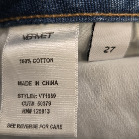 Vervet Crop Distressed Jeans - Picture 5 of 6